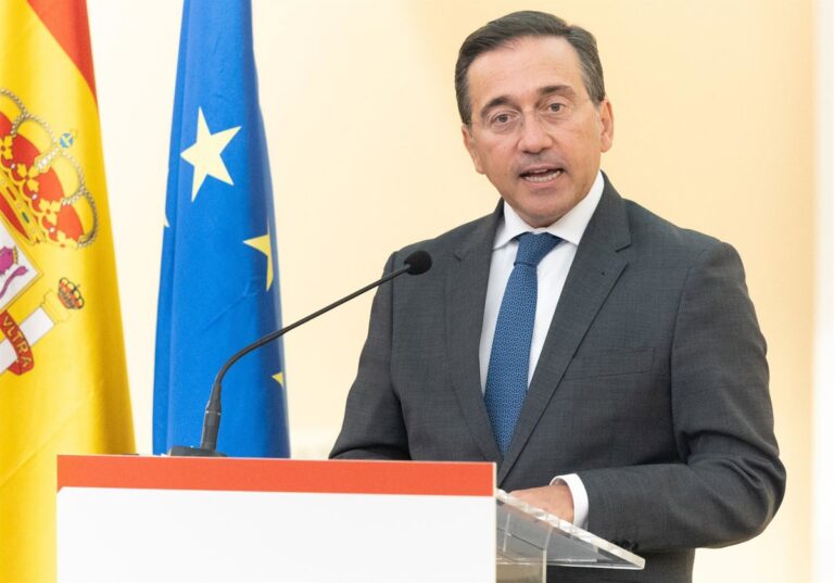 Albares affirme que le gouvernement agit avec prévention en réponse à l'appel à entrer à Ceuta le 23 septembre