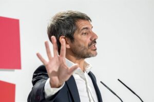 Sumar exige que Feijóo condamne l'attaque contre le député de Ceuta et s'éloigne de la position ultra contre les migrants