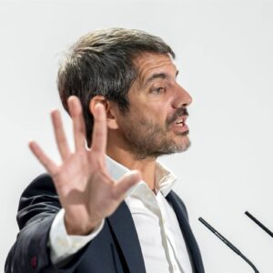 Sumar exige que Feijóo condamne l'attaque contre le député de Ceuta et s'éloigne de la position ultra contre les migrants