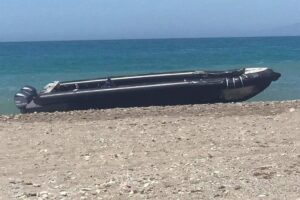 Trois blessés légers soignés depuis un bateau avec dix immigrants arrivant sur une plage d'Almería