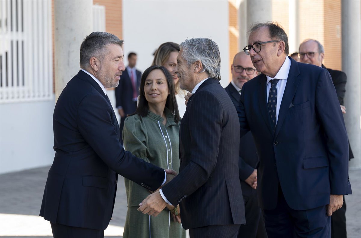 Les prisons honorent les chefs de service et le DAO de la Garde civile lors d'une journée de La Merced avec un souvenir spécial de Ceuta