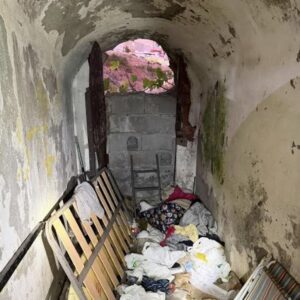 Les pompiers découvrent un campement d'immigrés dans un ancien tunnel militaire à Ceuta