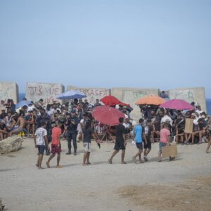 Un migrant décède dans le campement de l'esplanade Guano à Ceuta