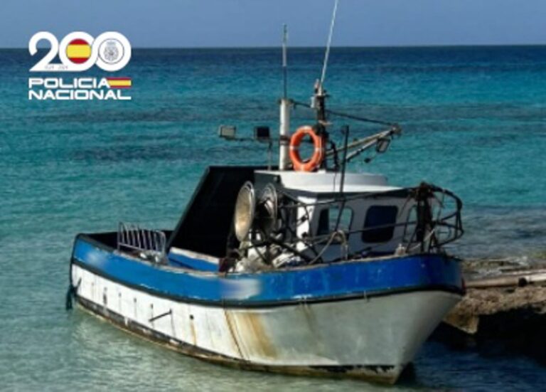 Le patron d'un bateau de pêche est arrêté pour l'avoir utilisé comme bateau pour emmener des migrants à Formentera