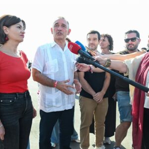 Sumar prévient le PSOE qu'il ne soutiendra pas l'expulsion des demandeurs d'asile avant que leurs dossiers ne soient résolus