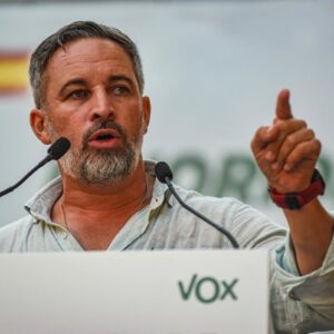 Abascal : « Les milices de Sanchez campent sur la plage du trampoline et à Sol »