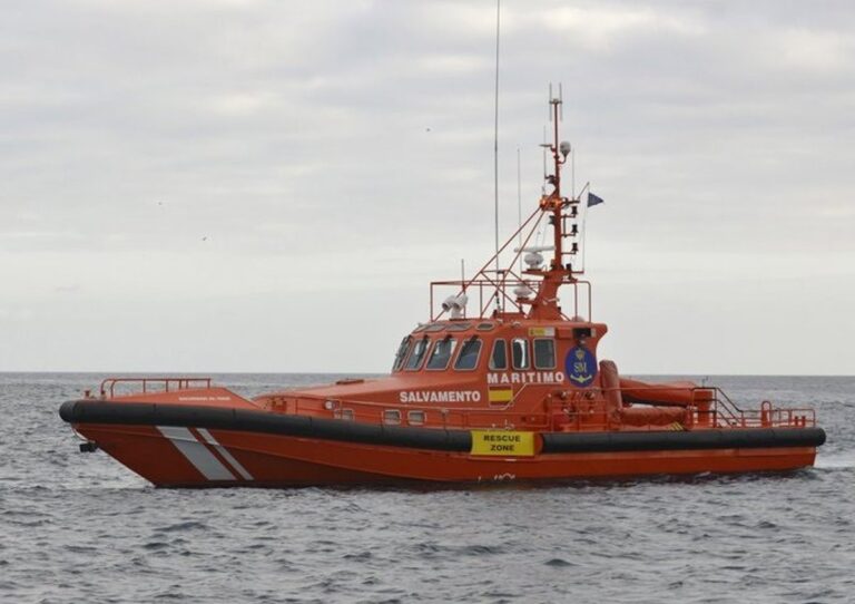 Maritime Rescue intercepte un bateau avec 60 migrants à environ 62 milles de Lanzarote