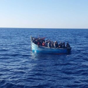 Les secours maritimes interceptent un bateau avec 52 migrants à environ treize milles de Lanzarote