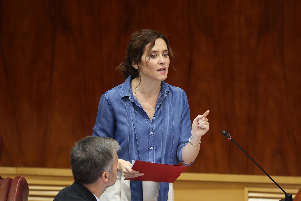 Ayuso qualifie Vox de "ruine et populiste" et accuse les immigrés et les personnes vulnérables de la crise du logement