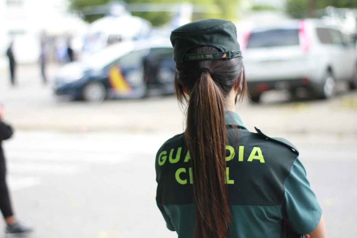 Arrêté l'un des hommes cagoulés qui ont kidnappé, attaqué et volé trois jeunes migrants à Inca