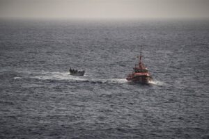Deux des 48 migrants arrivés ce vendredi à Cayuco à El Hierro sont transférés à l'hôpital