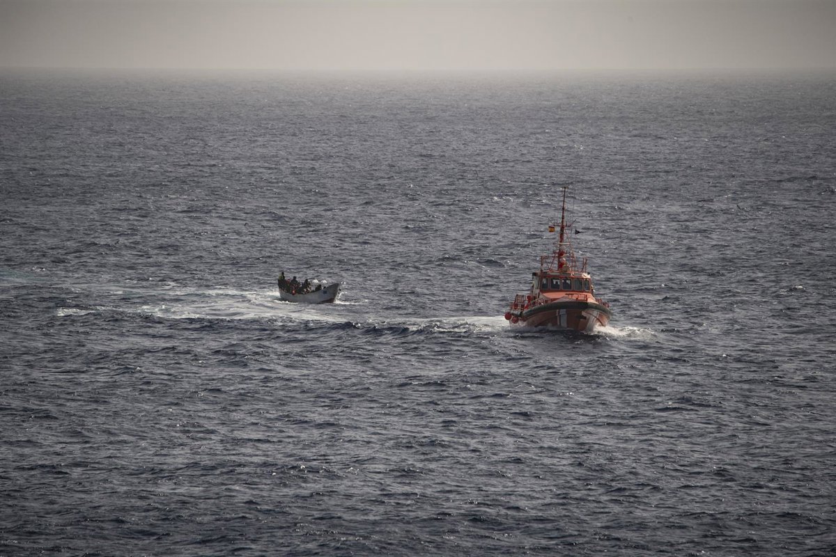 Deux des 48 migrants arrivés ce vendredi à Cayuco à El Hierro sont transférés à l'hôpital