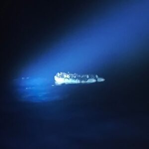 Le sauvetage maritime intercepte un bateau avec 125 immigrants et une prise d'eau au nord-est de Lanzarote