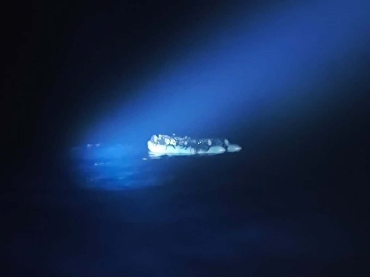Le sauvetage maritime intercepte un bateau avec 125 immigrants et une prise d'eau au nord-est de Lanzarote