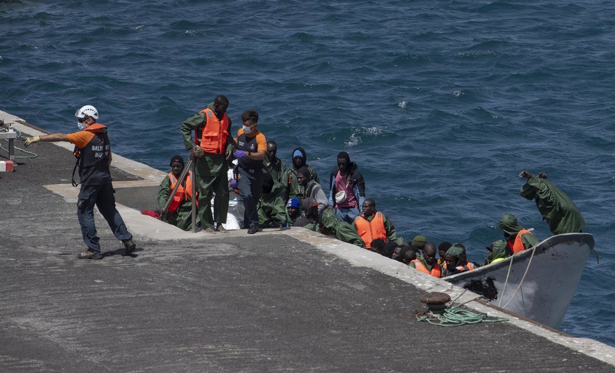 Ils interceptent une pirogue avec 79 migrants à bord dans les eaux d'El Hierro