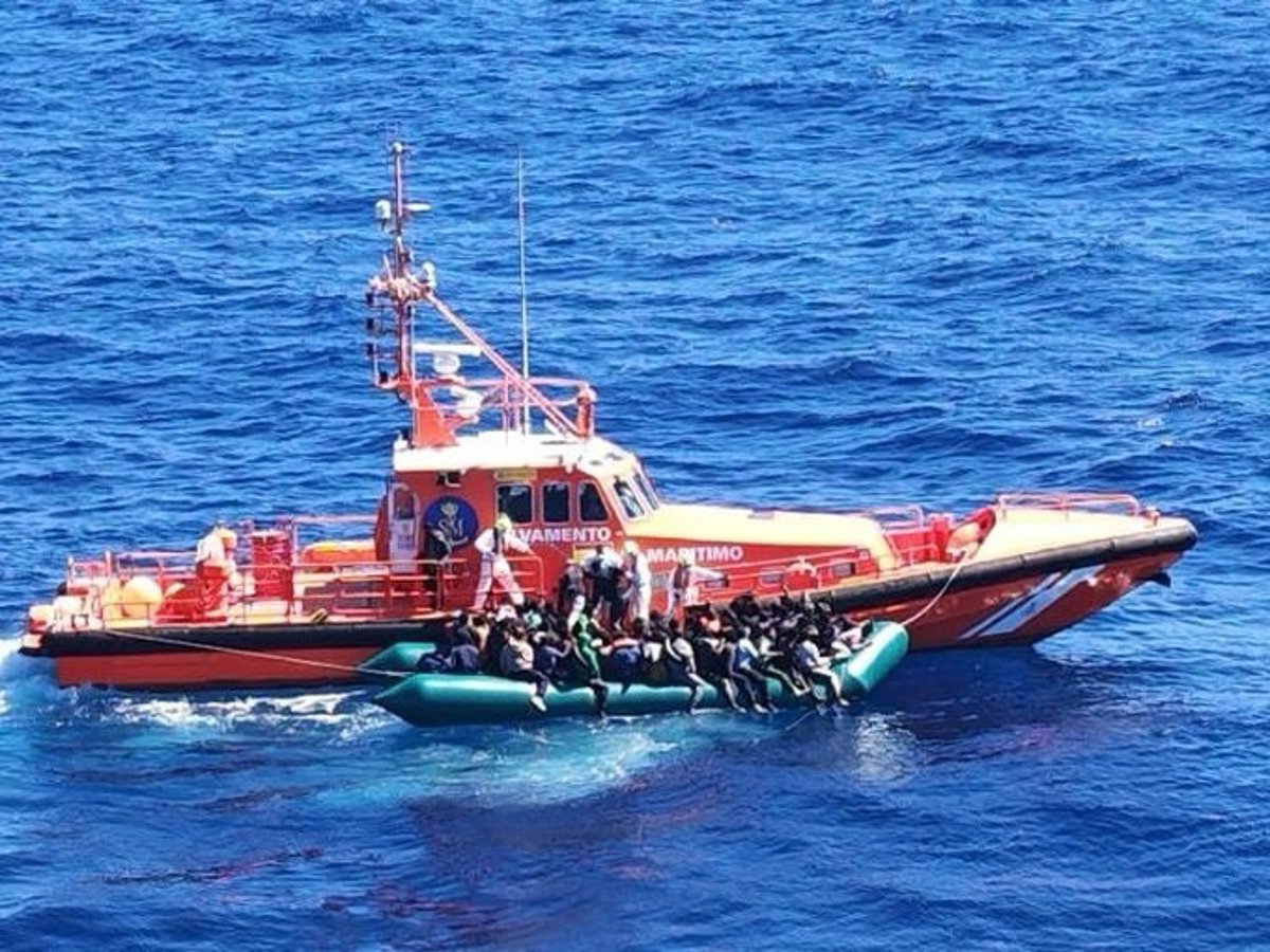 Maritime Rescue intercepte un nouveau bateau pneumatique au nord-est de Lanzarote avec 78 immigrants subsahariens