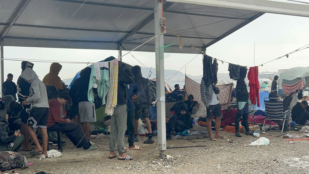 Environ 500 migrants expulsés de l'esplanade Guano à Ceuta après un déploiement policier de plus de 350 agents