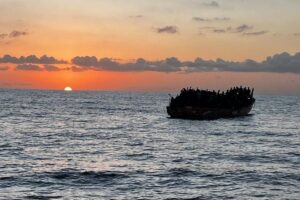 Ils sauvent une pirogue avec 96 migrants dans les eaux proches de Lanzarote et en localisent une autre près du sud de Gran Canaria