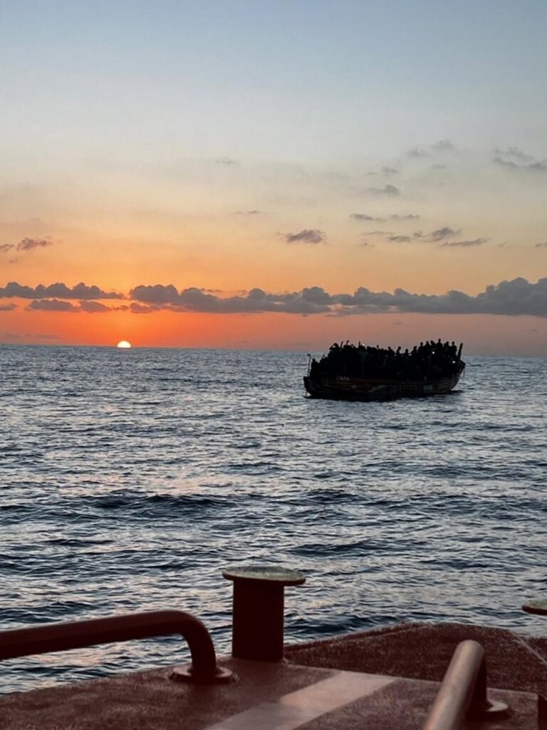 Ils sauvent une pirogue avec 96 migrants dans les eaux proches de Lanzarote et en localisent une autre près du sud de Gran Canaria