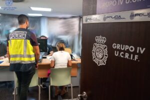 L'UCRIF de la Police ajoute 2.291 détenus depuis 2021 pour avoir favorisé l'immigration irrégulière et faux papiers