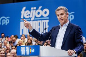 Feijóo affirme que Sánchez aurait dû déployer l'armée avec des navires marocains dans les eaux de Ceuta et l'accuse de « mentir »