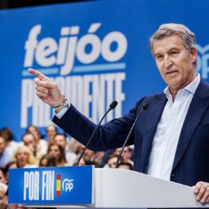 Feijóo affirme que Sánchez aurait dû déployer l'armée avec des navires marocains dans les eaux de Ceuta et l'accuse de « mentir »