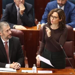 Ayuso accuse le gouvernement d'utiliser la migration irrégulière pour « faire éclater les services publics »