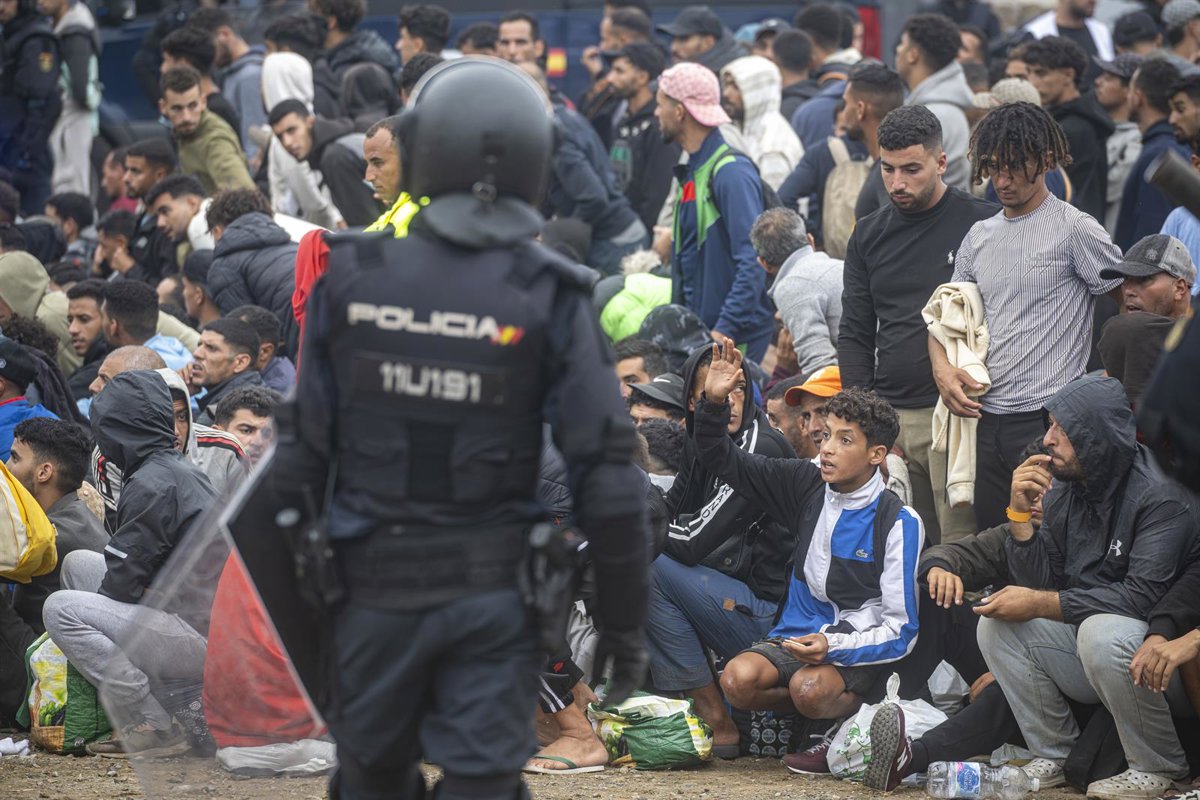 La police est déployée à Los Rosales et El Tarajal pour expulser les derniers migrants des rues de Ceuta