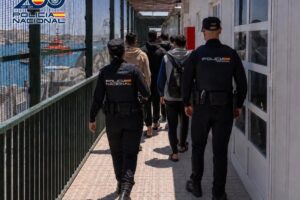 Arrestation de trois propriétaires de bateaux qui transportaient 27 migrants d'Algérie à Almería