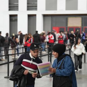 Barcelona Activa lance deux guides pour faciliter les procédures de régularisation extraordinaire