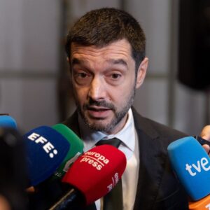 Bustinduy, sur Milei après avoir qualifié Sánchez de « dictateur »: « C'est une personne imprésentable et grossière qui vient insulter »