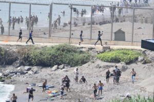 Le gouvernement régional rejette la répartition des mineurs migrants de Ceuta et exige que l'État assume sa responsabilité