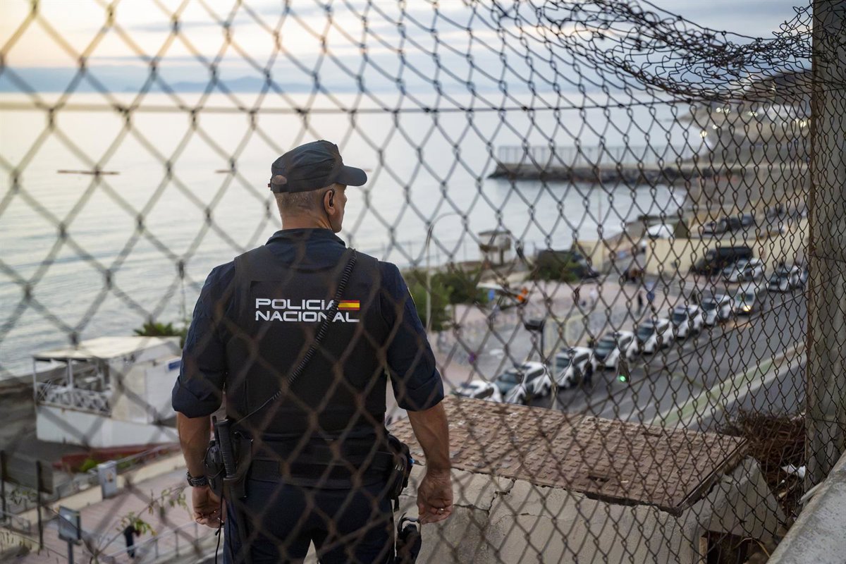 La Police localise 74 migrants entassés, dont dix mineurs, dans un appartement du quartier Príncipe de Ceuta
