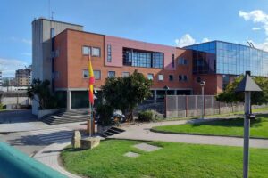Trois personnes arrêtées à Gijón pour avoir fraudé des immigrés illégaux avec de fausses promesses de régularisation