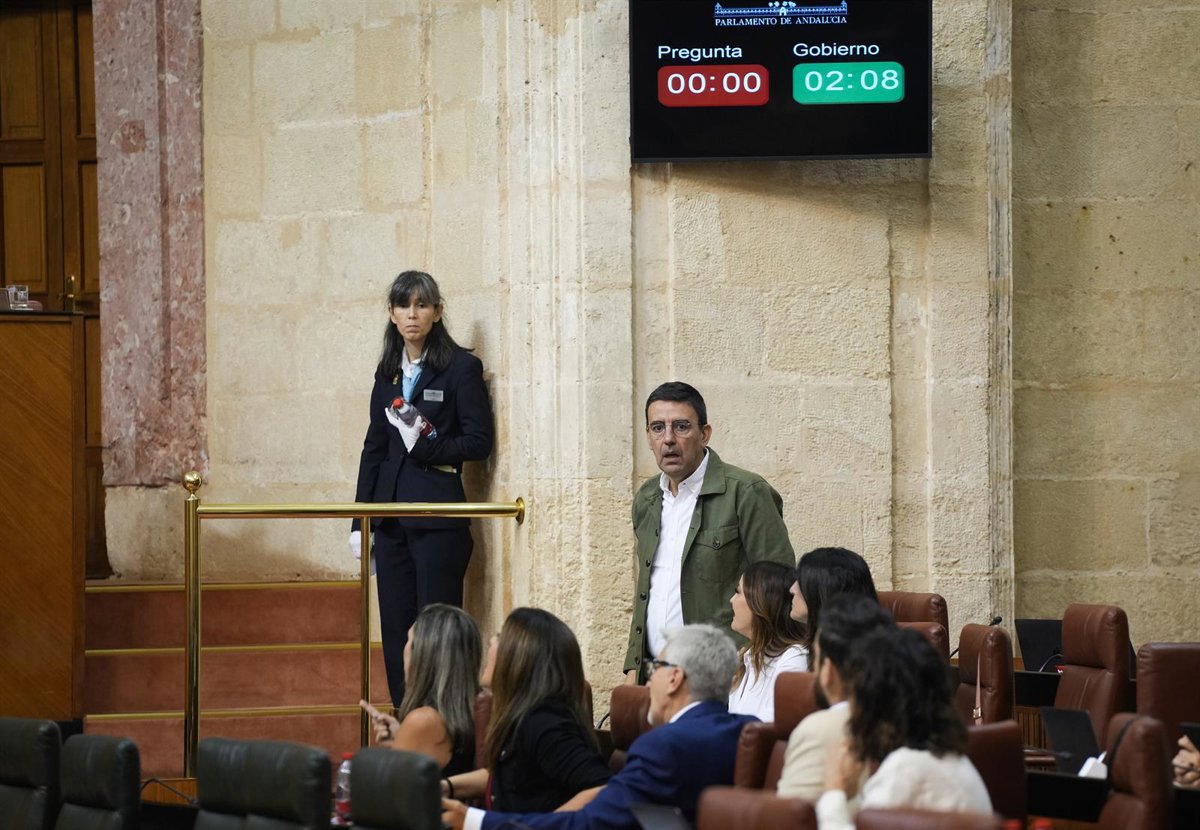 Le PSOE-A critique le fait que Moreno et le PP-A soutiennent un Vox PNL pour "expulser" les immigrés "dans le plus pur style 'trumpiste'"