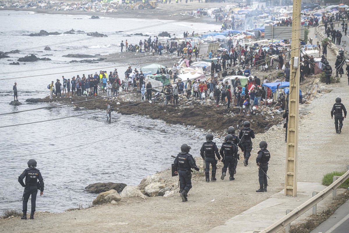 Le juge chargé de l'enquête sur l'entrée des migrants à Ceuta exhorte le gouvernement à déclassifier davantage de documents de la CNI