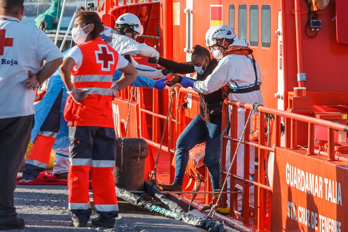 Une pirogue avec 12 migrants est secourue dans les eaux proches de la côte de Gran Canaria