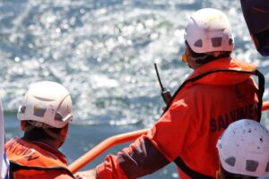 Une pirogue avec 137 migrants est secourue dans les eaux proches de Gran Canaria et 7 personnes sont transportées à l'hôpital