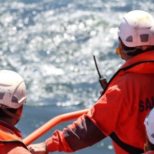 Une pirogue avec 137 migrants est secourue dans les eaux proches de Gran Canaria et 7 personnes sont transportées à l'hôpital