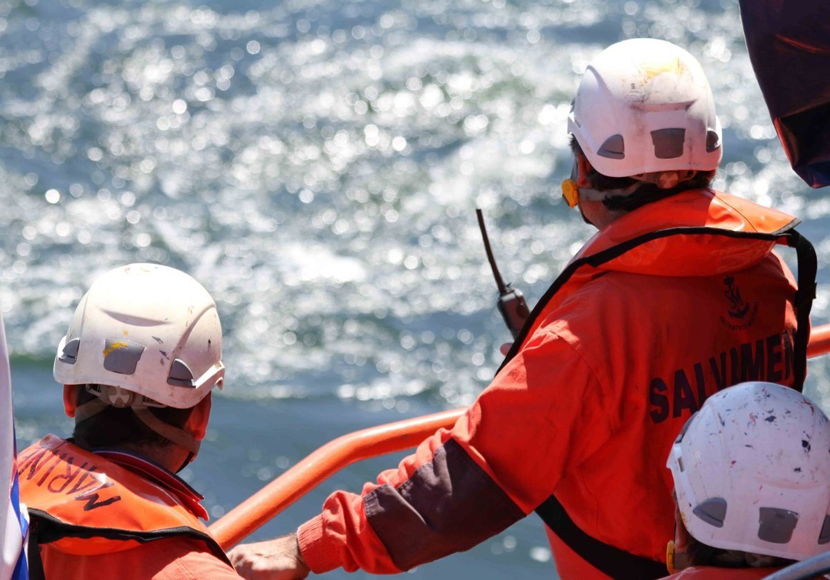 Une pirogue avec 137 migrants est secourue dans les eaux proches de Gran Canaria et 7 personnes sont transportées à l'hôpital