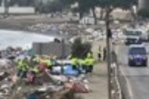 La plage du Trampolín est vide après l'expulsion tandis que le Guano reste plein de migrants