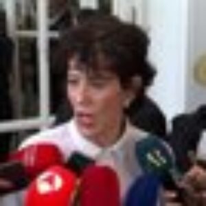 Le gouvernement accuse Feijóo de remettre en question les droits des femmes